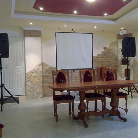 Central Apartman Gyula Ngoại thất bức ảnh