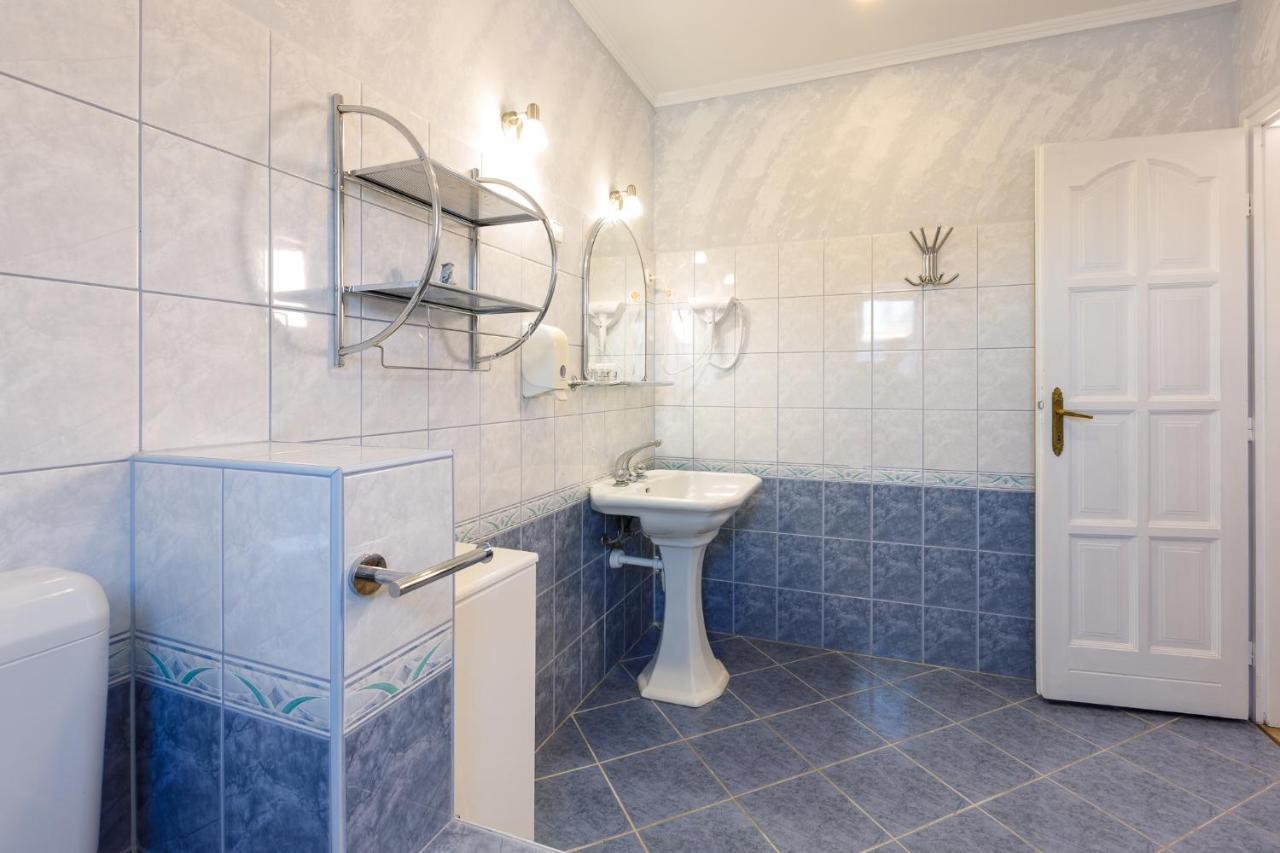 Central Apartman Gyula Ngoại thất bức ảnh