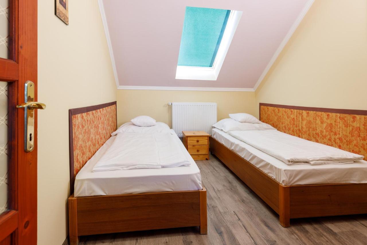 Central Apartman Gyula Ngoại thất bức ảnh