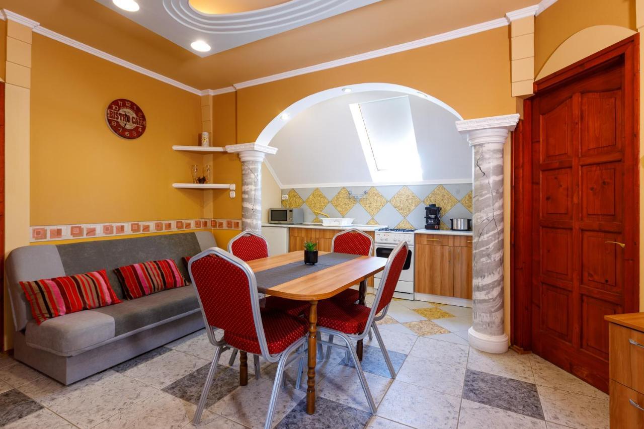 Central Apartman Gyula Ngoại thất bức ảnh