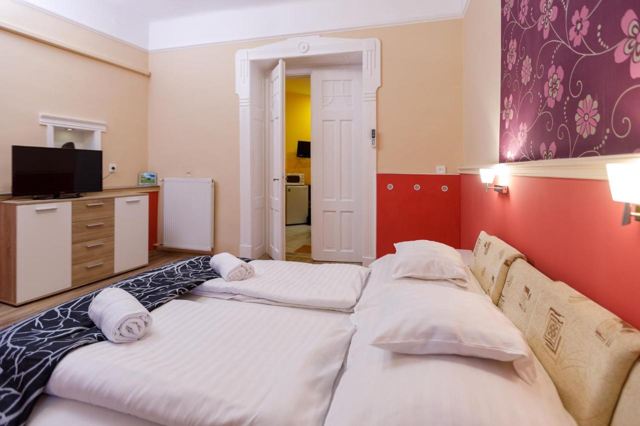 Central Apartman Gyula Ngoại thất bức ảnh