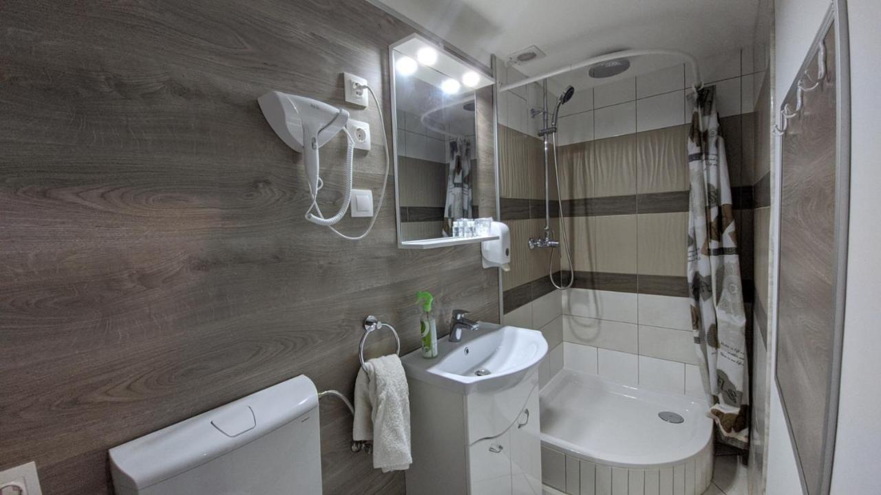 Central Apartman Gyula Ngoại thất bức ảnh