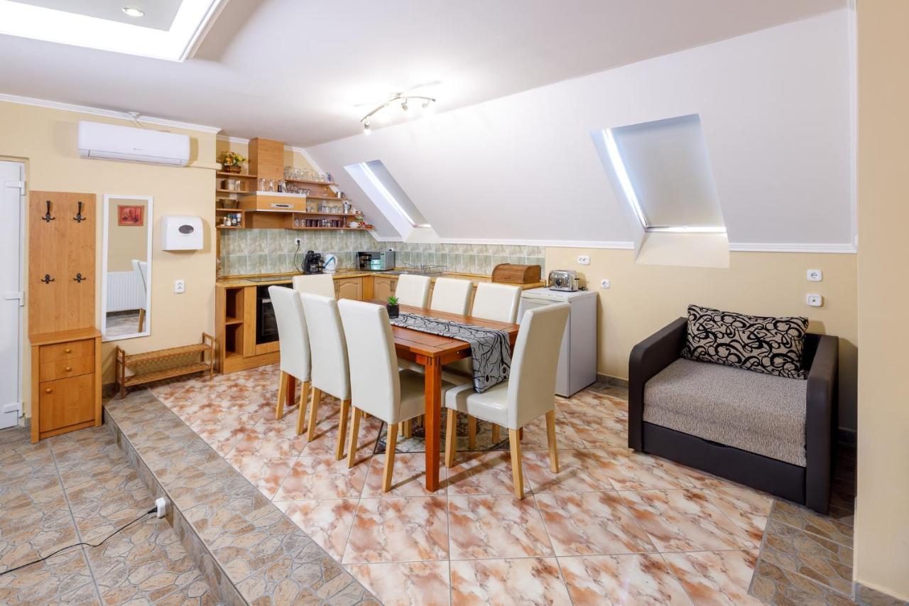 Central Apartman Gyula Ngoại thất bức ảnh