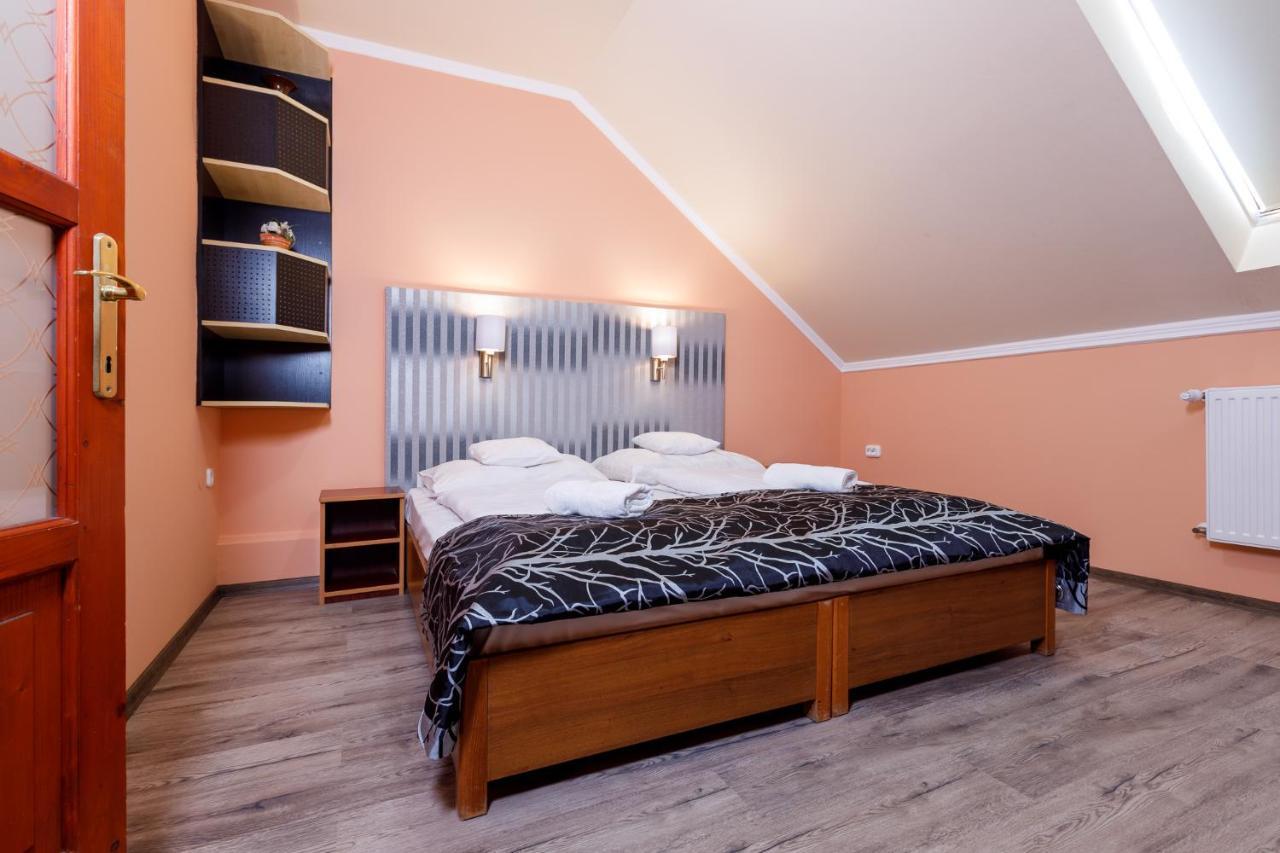 Central Apartman Gyula Ngoại thất bức ảnh