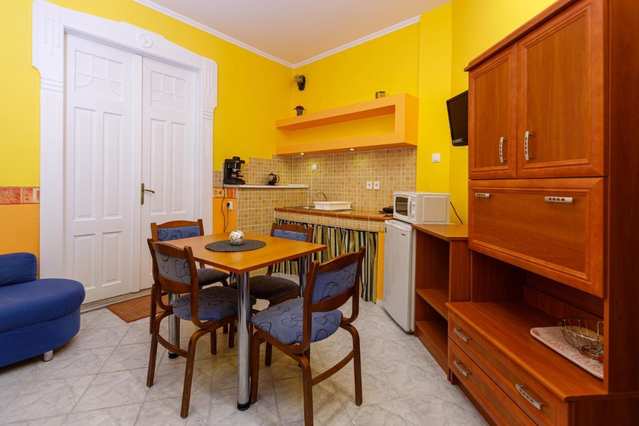 Central Apartman Gyula Ngoại thất bức ảnh