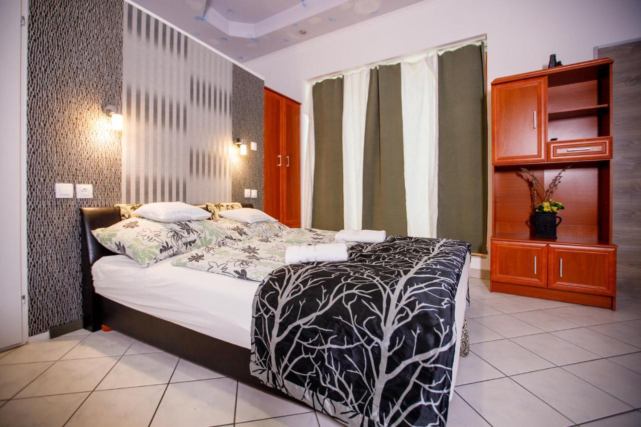 Central Apartman Gyula Ngoại thất bức ảnh