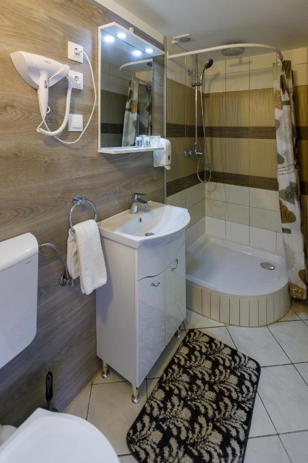 Central Apartman Gyula Ngoại thất bức ảnh