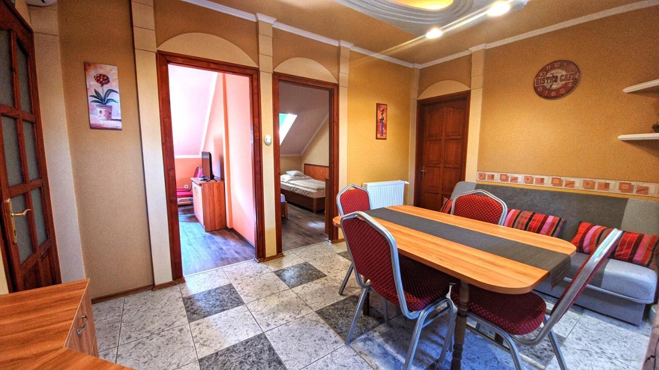 Central Apartman Gyula Ngoại thất bức ảnh
