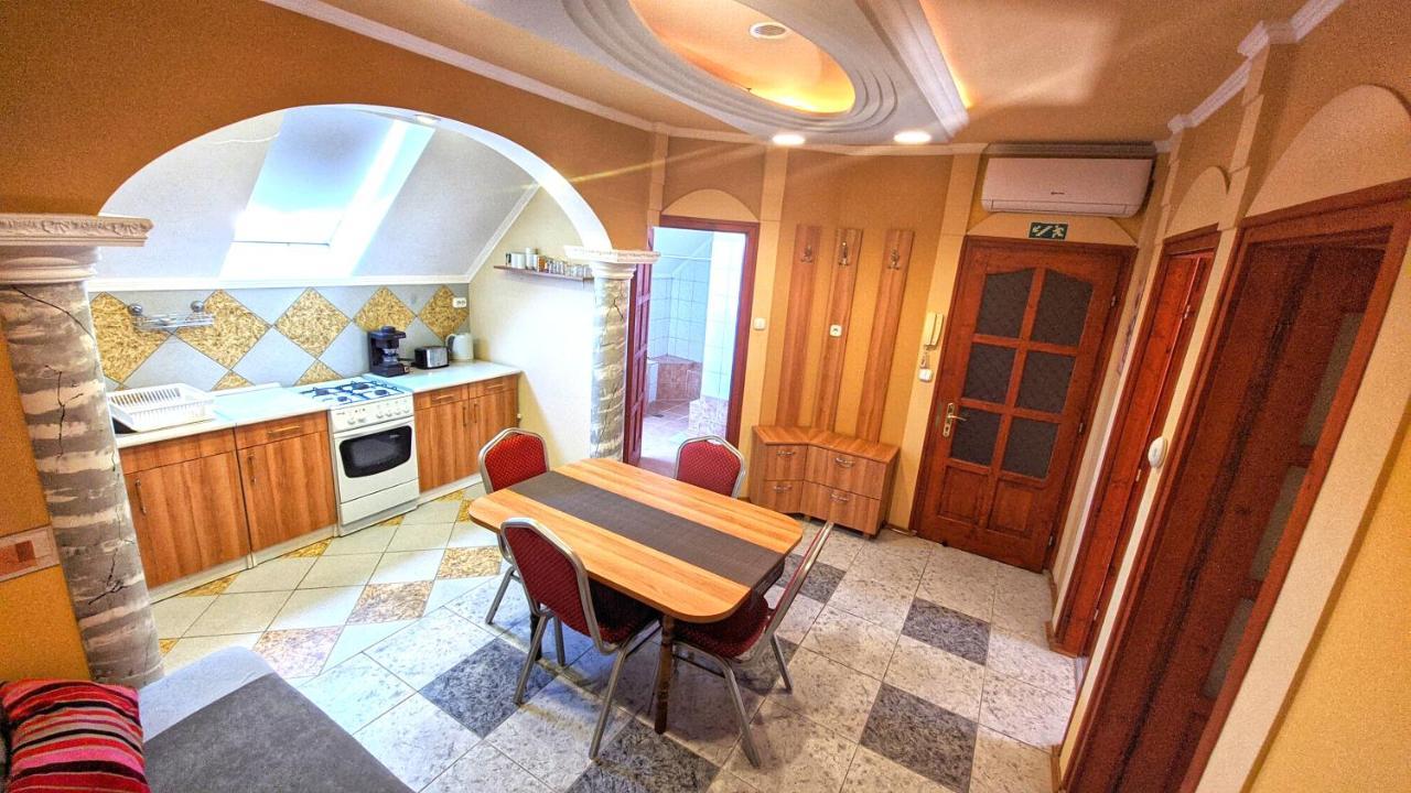 Central Apartman Gyula Ngoại thất bức ảnh