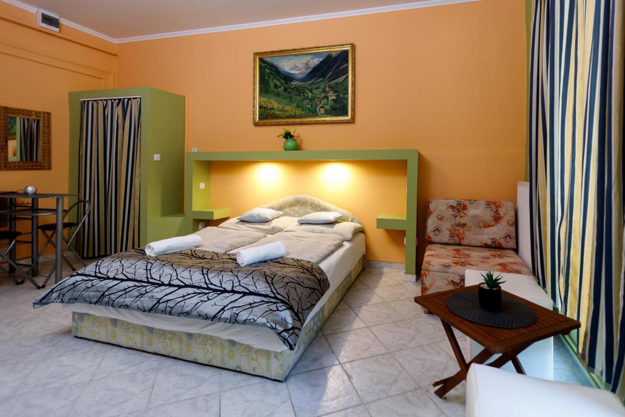 Central Apartman Gyula Ngoại thất bức ảnh