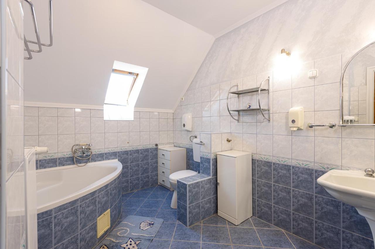 Central Apartman Gyula Ngoại thất bức ảnh