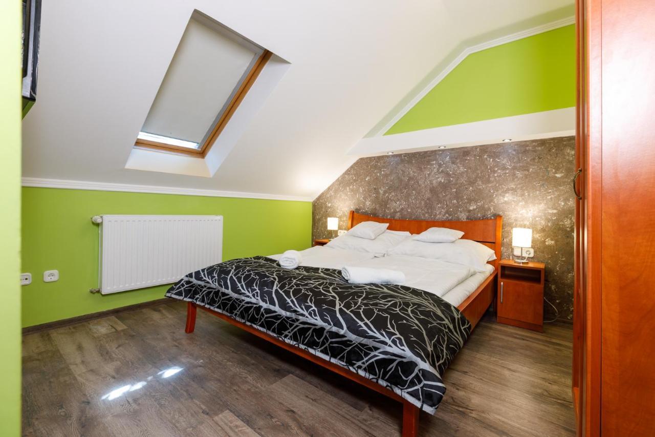 Central Apartman Gyula Ngoại thất bức ảnh