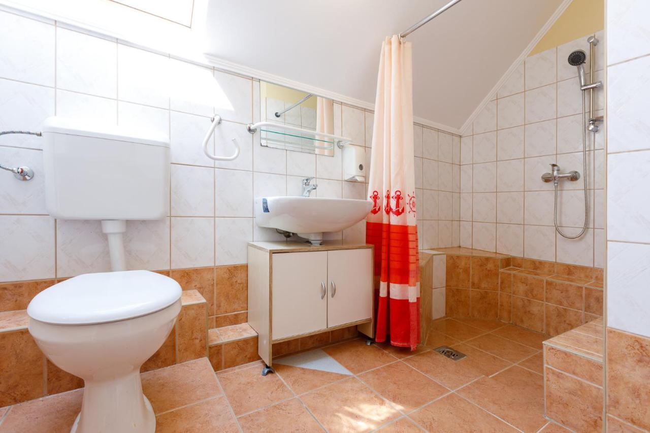 Central Apartman Gyula Ngoại thất bức ảnh