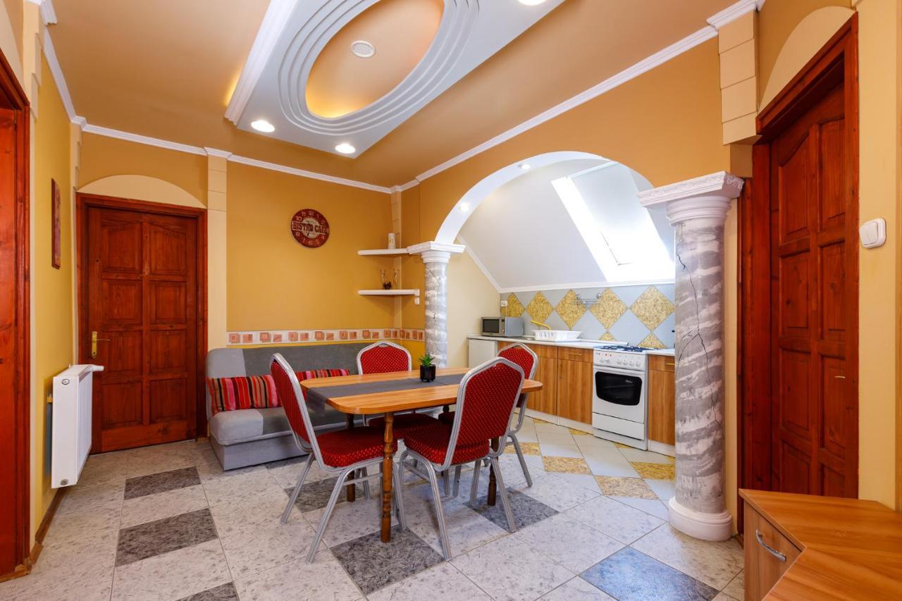 Central Apartman Gyula Ngoại thất bức ảnh