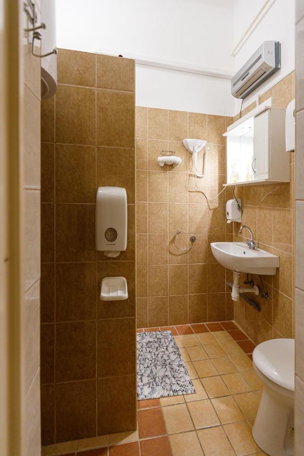 Central Apartman Gyula Ngoại thất bức ảnh