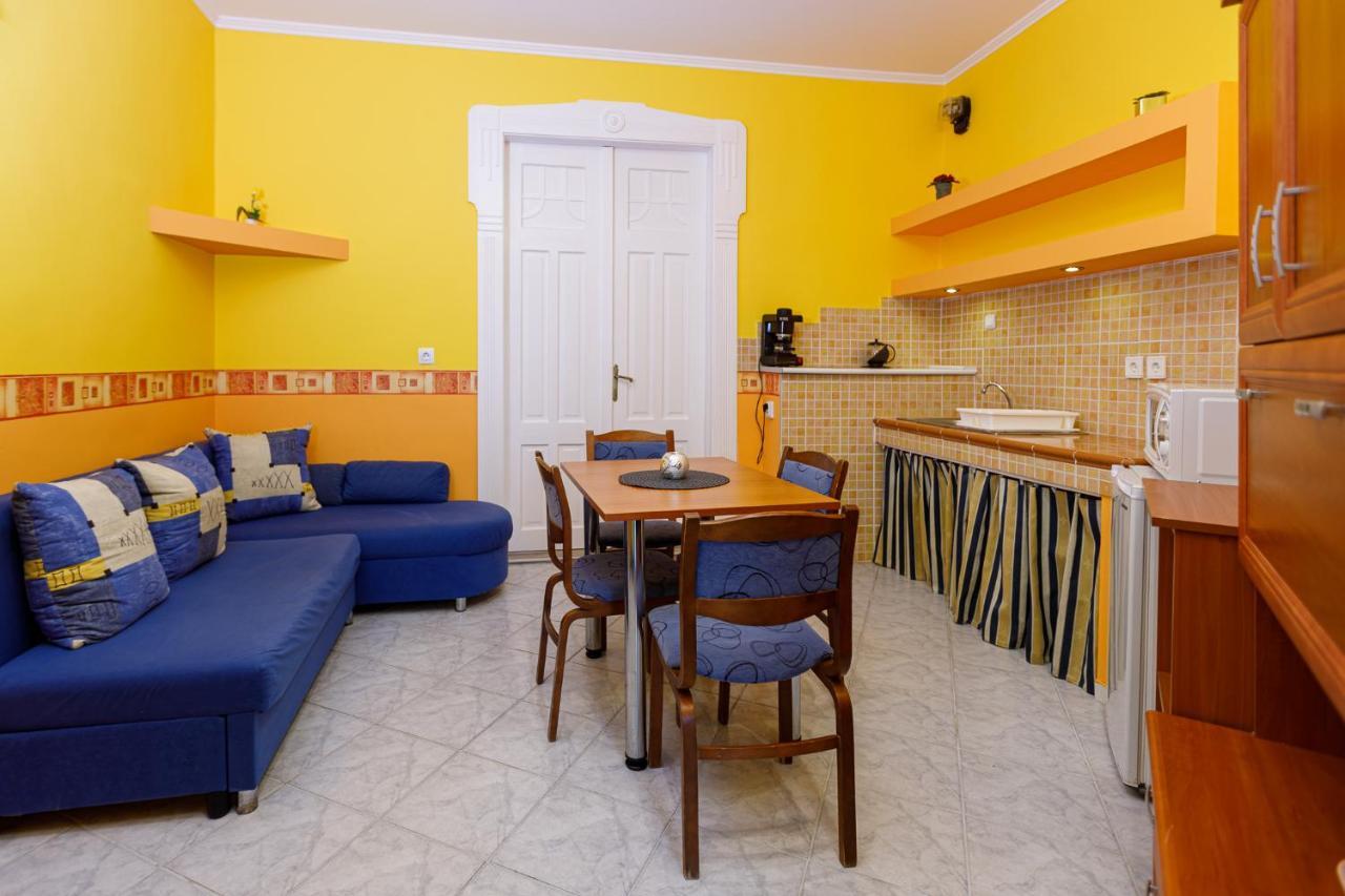 Central Apartman Gyula Ngoại thất bức ảnh