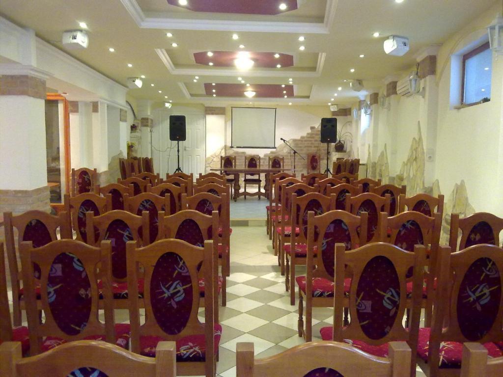 Central Apartman Gyula Ngoại thất bức ảnh