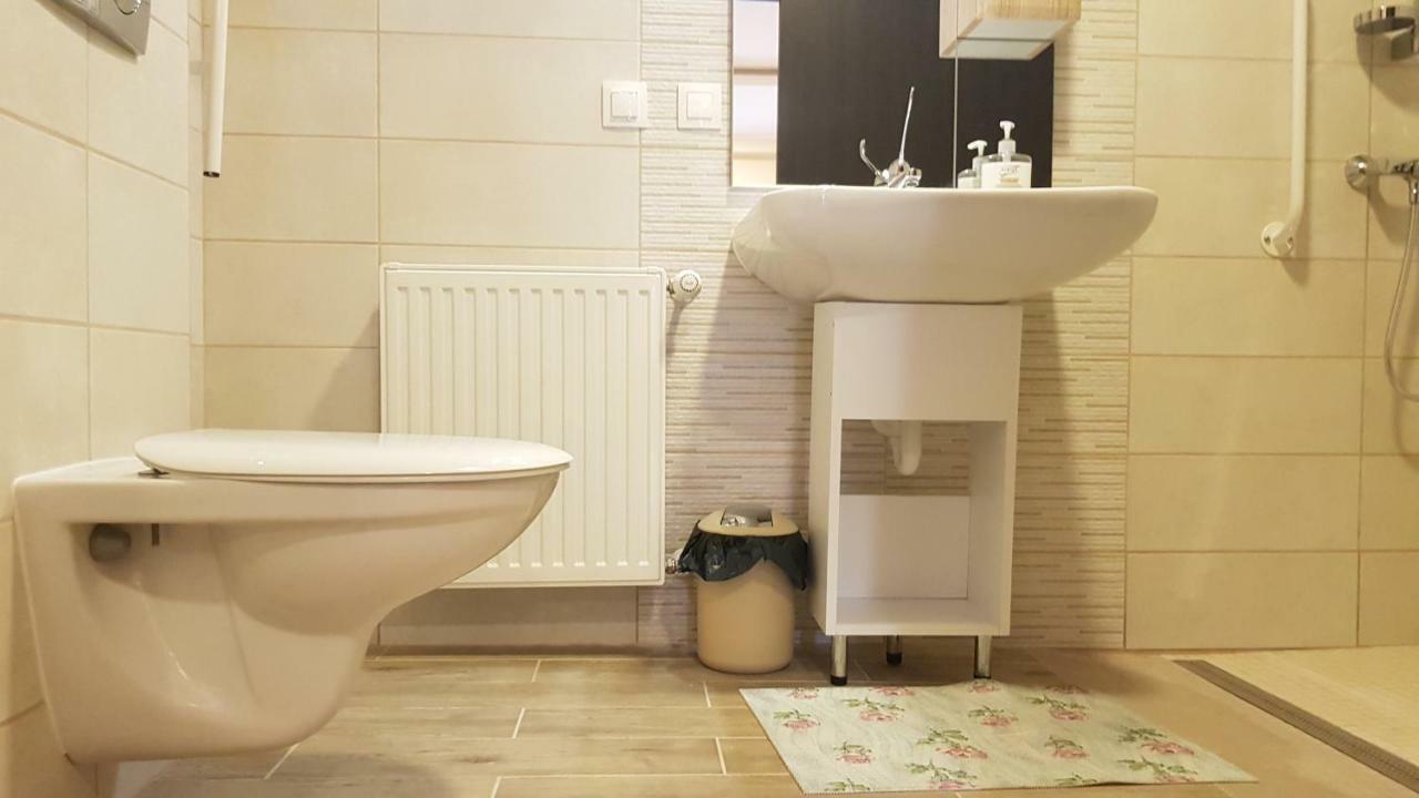 Central Apartman Gyula Ngoại thất bức ảnh